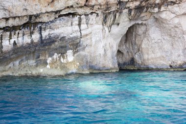 Yunanistan 'ın Zakynthos adasındaki mavi mağaralar