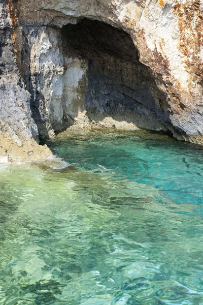 그리스의 자친 토스 섬에 있는 푸른 동굴 들 — 스톡 사진