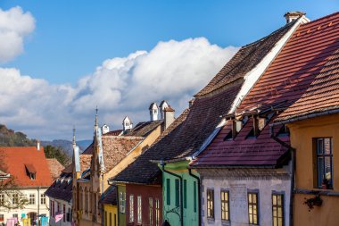 ger tarafından kurulan sighisoara, Transilvanya, ortaçağ sokak görünümü