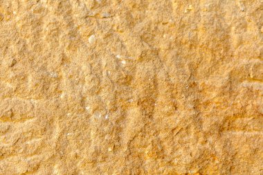 kahverengi duvar dokusu ile küçük kayalar