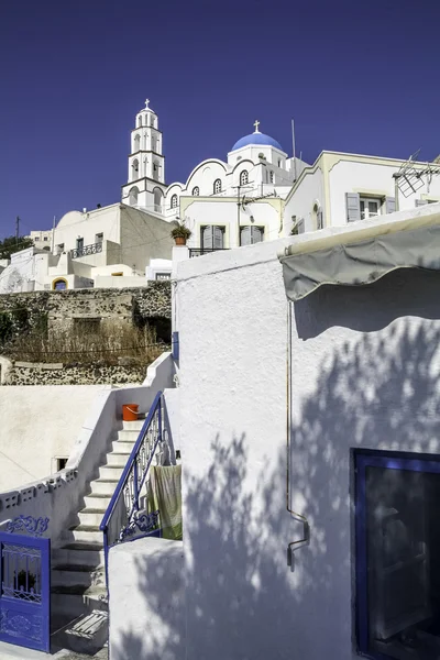 El campanario en el pueblo de Pyrgos, en la cima del islán — Foto de Stock