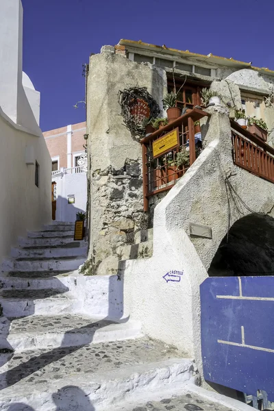 Staircase as a pavement in the village of Santorini island — Stockfoto