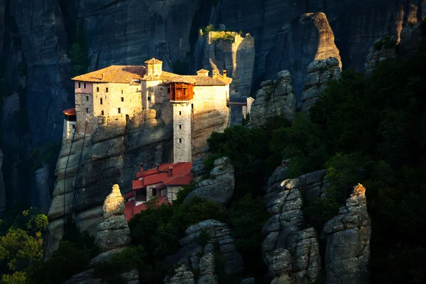 Mosteiro de Roussanou nos Mosteiros de Meteora na região de Trikala, Gr — Fotografia de Stock