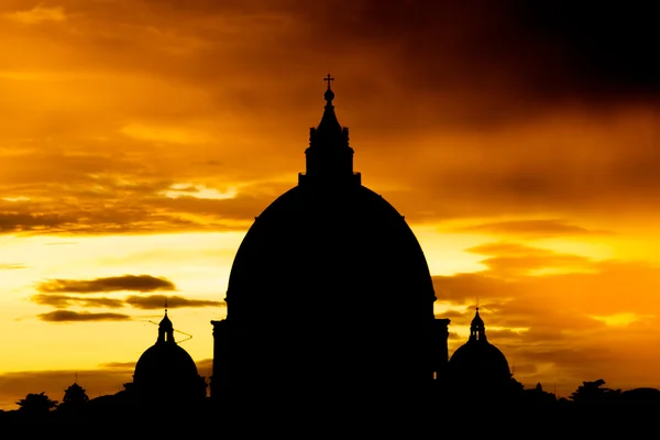 Catedral de São Pedro ao pôr-do-sol, Roma — Fotografia de Stock