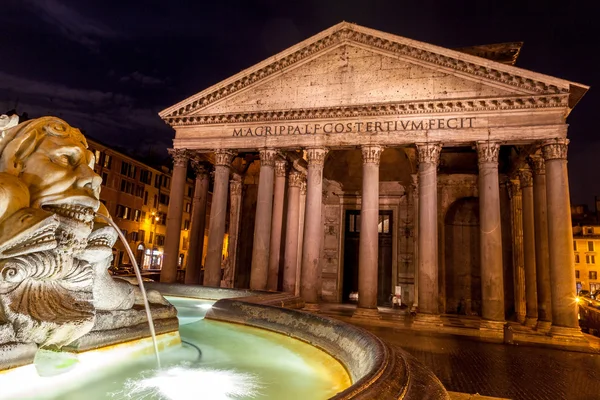 Pantheon at night in Rome — Stock Photo, Image