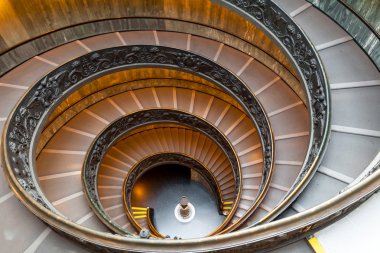 Bramante merdiven, Vatikan üzerinden çıkış merdivenleri