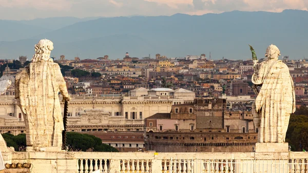 Detalle arquitectónico de la Plaza de San Pietro, Roma, Italia — Foto de Stock