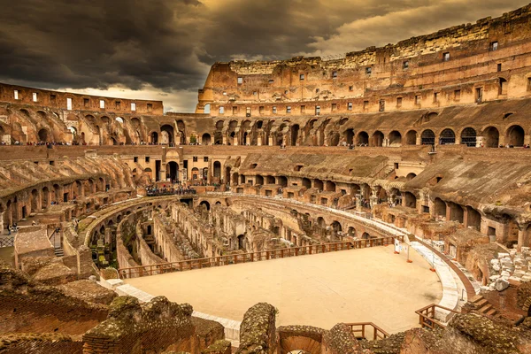 Das Innere des Kolosseums in Rom Stockbild