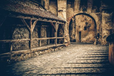 sax tarafından kurulan sighisoara, Transilvanya, ortaçağ sokak görünümü