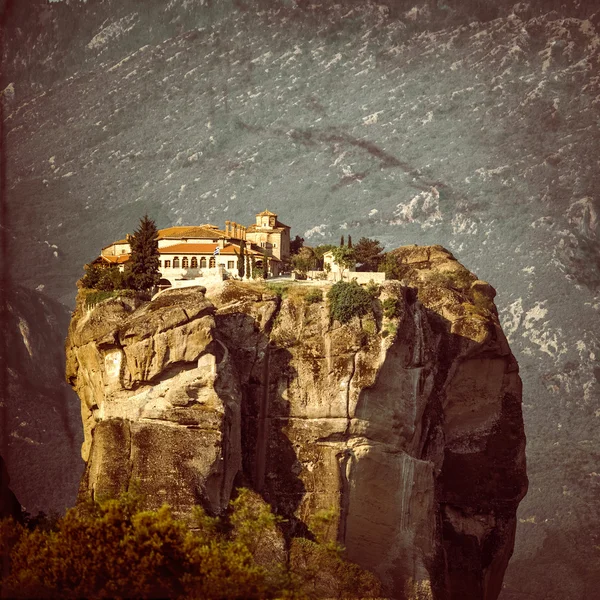 Jahrgangsuntersetzer - Griechenland, Meteora, Kloster heilige Dreifaltigkeit — Stockfoto