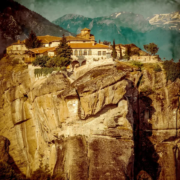 Kloster av den heliga treenigheten (1475), meteora, vintage greec — Stockfoto