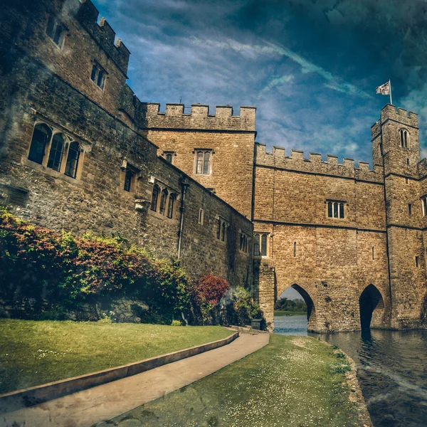 Vintage achtbaan historische kasteel in leeds kent — Stockfoto