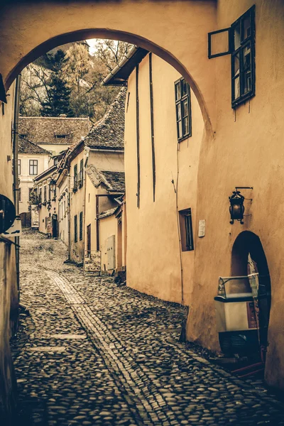 Calle medieval de Sighisoara, Rumania Imagen de stock