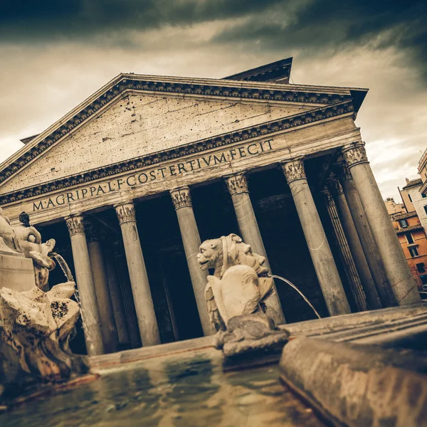 Vintage-och dalbana - pantheon, Rom, Italien — Stockfoto