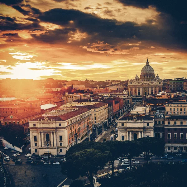 Vintage View of the Basilica church Saint Peter, at dusk - Rome — Stock Photo, Image