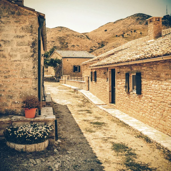 Traditionella hus från perithia gamla byn, Korfu - vintage coa — Stockfoto