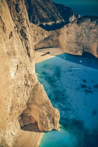 Dünya ünlü plaj navagio, zakynthos, Yunanistan - vintage — Stok fotoğraf