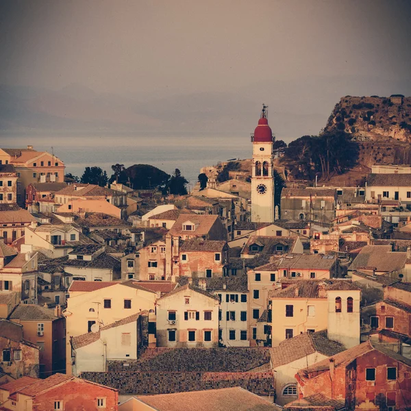 Panorama de la capital de Corfú, Grecia - montaña rusa de época —  Fotos de Stock