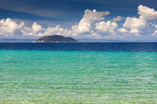 Schöner strand von porto elena auf halkidiki in griechenland — Stockfoto