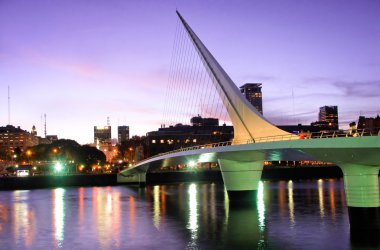 Puerto madero mahallede gece manzarası, buenos aires, Arjantin