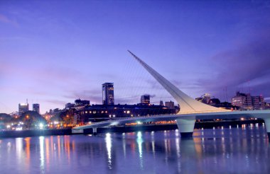 Puerto madero mahallede gece manzarası, buenos aires, Arjantin