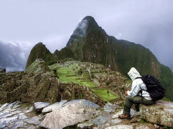 Machu Picchu pada hari berawan — Stok Foto