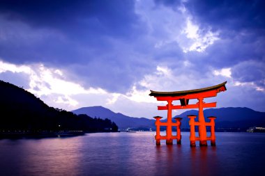 Torii kapısı miyajima, Japonya