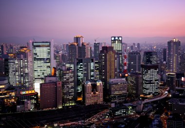 Osaka skyline günbatımında - umeda gökyüzü binadan göster