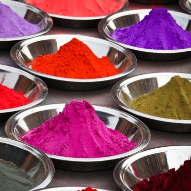orchha, Türkiye pazarında, renkli tozlar