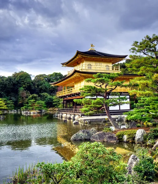 โกลเด้นพาวิลเลี่ยนในเกียวโต ประเทศญี่ปุ่น — ภาพถ่ายสต็อก