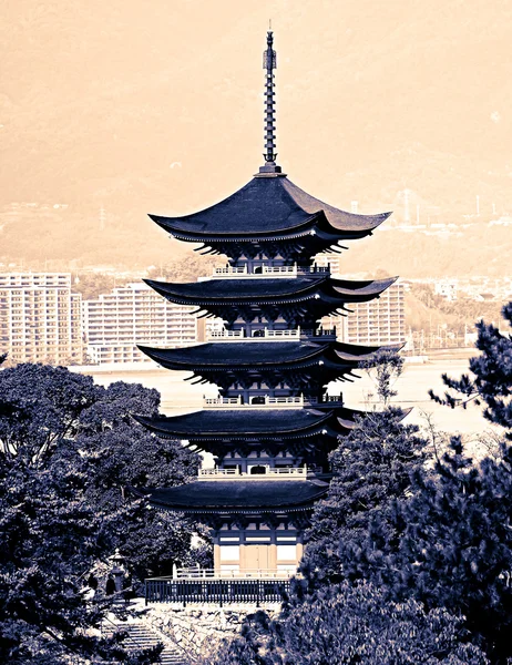 Pětipatrový pagoda v miyajima, Japonsko — Stock fotografie