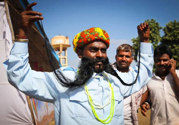 Concorrente não identificado no concurso de bigode na feira de Pushkar . — Fotografia de Stock