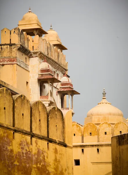 Bursztyn fort w pobliżu miasta jaipur w Indiach. Radżastan — Zdjęcie stockowe