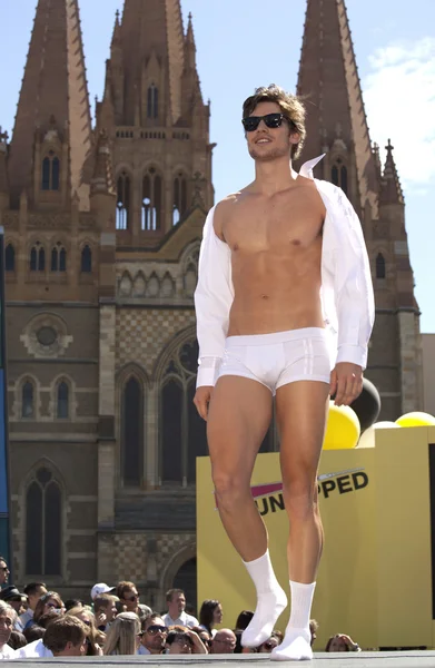 MELBOURNE, AUSTRALIA - MARCH 17: Underwear model in the Unzipped Sidewalk presentation at the L'Oreal Melbourne Fashion Festival on March 17, 2010 in Melbourne, Australia — Stock Photo, Image