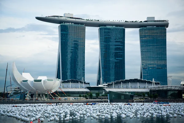 Singapore-Dec 29: The 6.3 biliion dollar (Us) Marina Bay Sands Hotel — Stockfoto