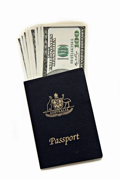 Pasaporte y billetes australianos —  Fotos de Stock