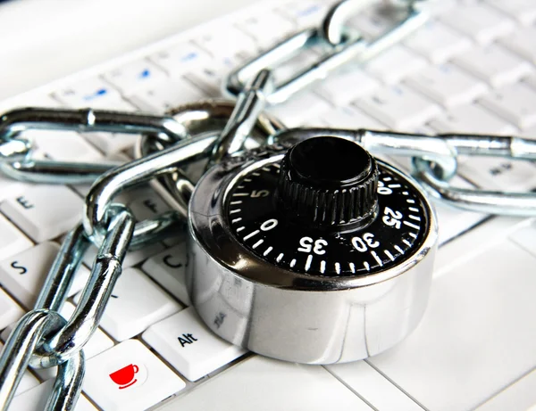 Padlock and notebook computer — Stock Photo, Image