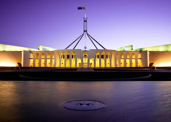 CANBERRA -SEP 20: Australia landmark parliament house where both sides of the federal government debate future topics of the Australian nation. September 20, 2008 Canberra Australia — Stock Photo, Image