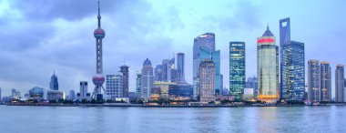 Şanghay - 14 Ocak: shanghai pudong skyline görünümünden bund - ki ilk on biri'daki shanghai's shanghai, Çin-14 Ocak 2011 tarihinde