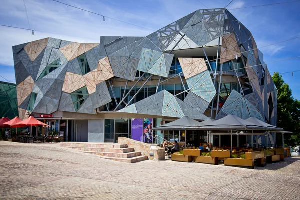 Melbourne, Australien - Oktober 29: ikoniska federation square — Stockfoto