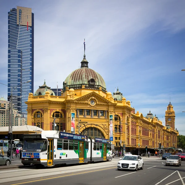 Melbourne, Australië - 29 oktober: iconische flinders street station — Stockfoto