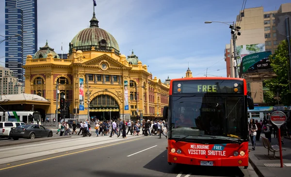 Melbourne, Ausztrália - október 29-én: ikonikus flinders street station — Stock Fotó