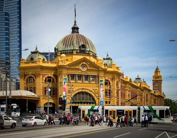 Melbourne, Australien - Oktober 29: ikoniska flinders street station — Stockfoto