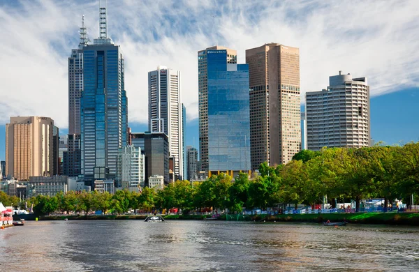 MELBOURNE, AUSTRALIA - MARCH 12: Yarra River and Melbourne skyline during the Moomba Masters waterski event — Stock Photo, Image