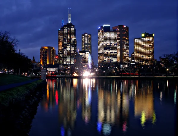 Horizonte de Melbourne por la noche — Foto de Stock