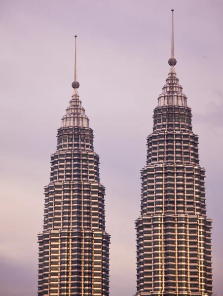 KUALA LUMPUR - joulukuu 15: Petronas Twin Towers — kuvapankkivalokuva