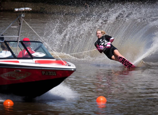 Melbourne, australien - märz 11: whitney mcclintock of canada im slalom event bei den moomba masters — Stockfoto