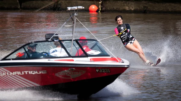 MELBOURNE, AUSTRALIA - 11 DE MARZO: Anais Amade de Francia en el evento de slalom en el Moomba Masters — Foto de Stock