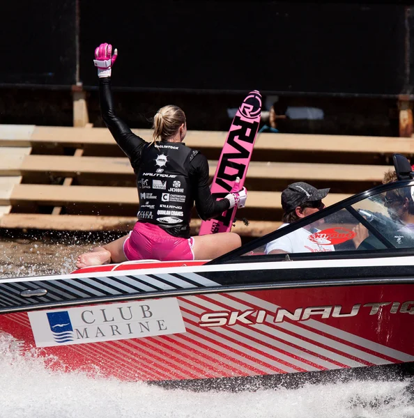 MELBOURNE, AUSTRALIA - 12 DE MARZO: Whitney Mcclintock de Canadá gana el evento de slalom en el Moomba Masters — Foto de Stock