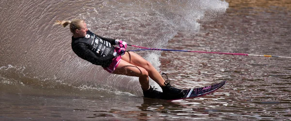 Melbourne, Australië - maart 12:whitney mcclintock van canada winnen de slalom gebeurtenis op de moomba masters — Stockfoto